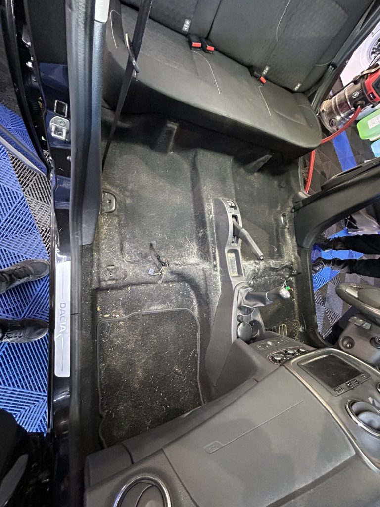 photo du nettoyage intérieur d'une voiture